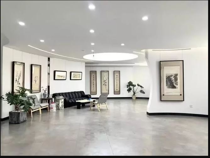 救人还是文物?北京暴雨千万名人字画快被淹 画廊主人求助遭批