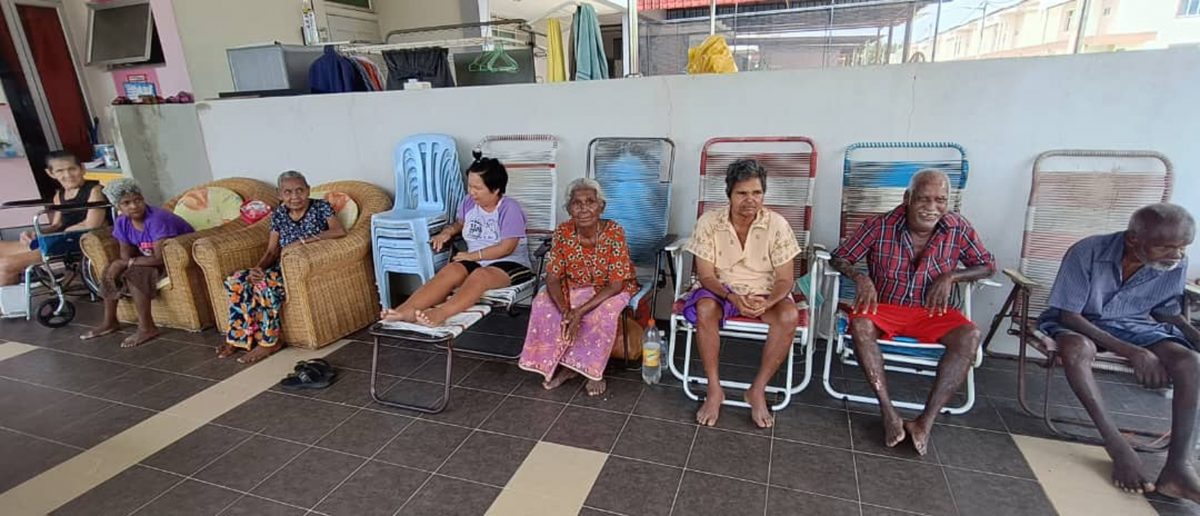 曼绒仁爱护老之家,国庆办义卖会