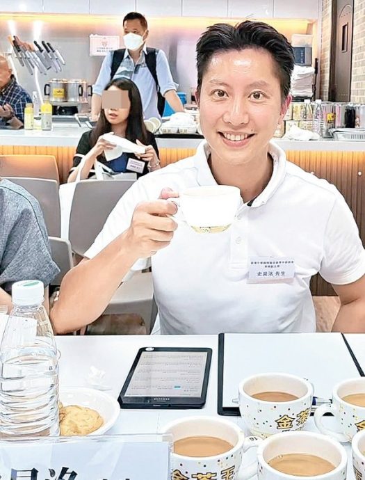 朱晨丽吃榴梿玩倒立 高难度动作撇怀孕