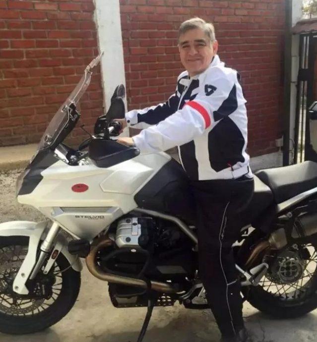 机长突心脏骤停倒卧厕所亡 2副机师接手紧急迫降