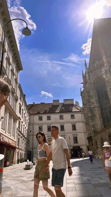 李嘉欣12岁儿子暴风长高 大长腿散发浓浓星味