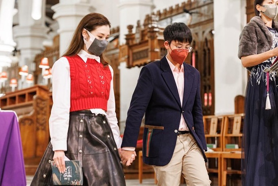 李嘉欣12岁儿子暴风长高 大长腿散发浓浓星味