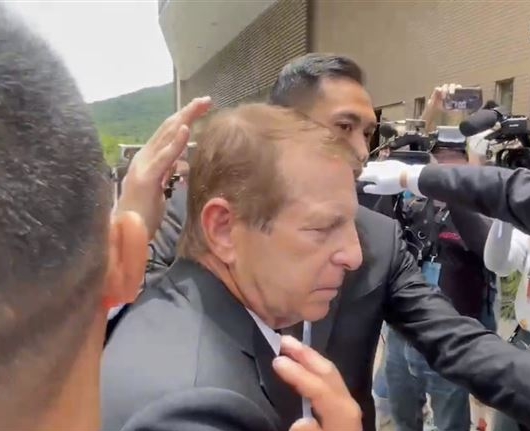 李玟遭富商老公赶出家门 二姊沉痛回应