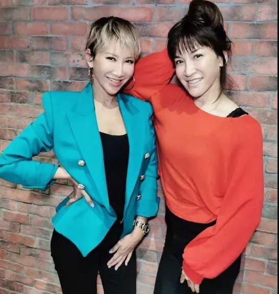 李玟遭富商老公赶出家门 二姊沉痛回应