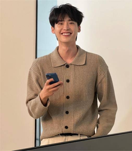 李钟硕超标幸福肥!网崩溃肿成发酵大馒头