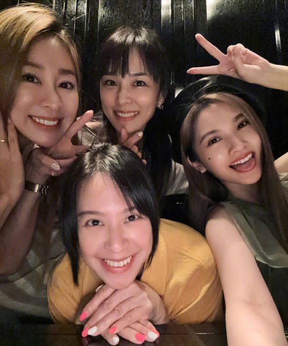 杨丞琳晒4 in Love合体照 网赞“不会老组合”