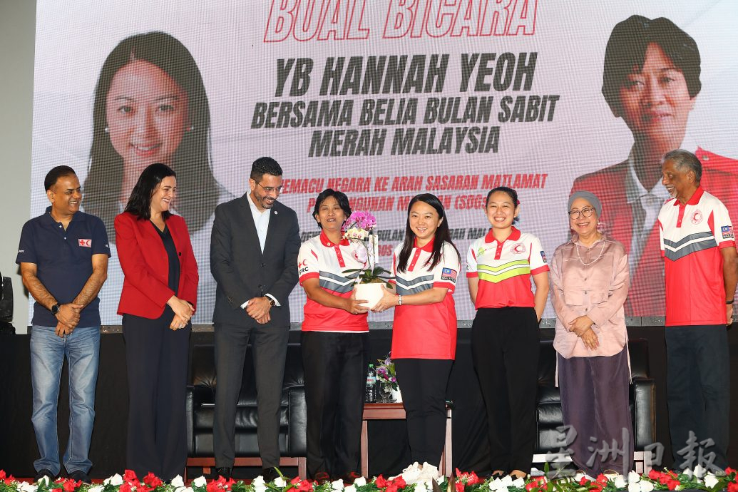 杨巧双:金钱与技能援助双管齐下助年轻一代