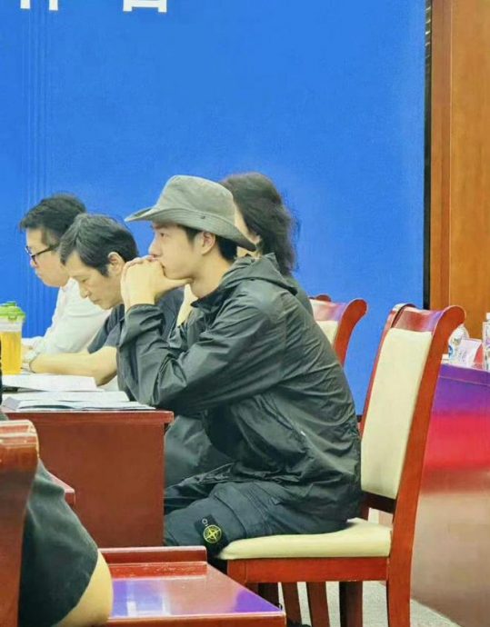 杨幂喊抵制天价片酬 全网开酸狠批空谈