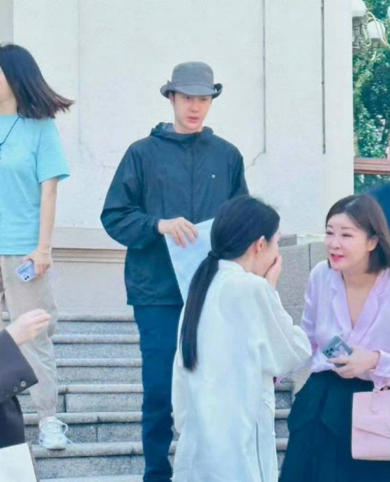 杨幂喊抵制天价片酬 全网开酸狠批空谈