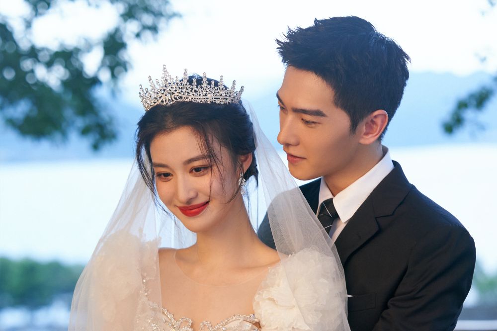 杨洋王楚然曝住同一酒店 挨网酸锁死禁流入市场