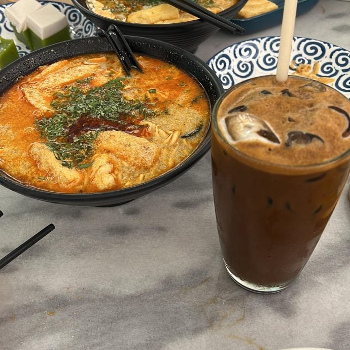 杨紫琼悄回马分享新婚喜悦 幸福被妈妈喂养美食