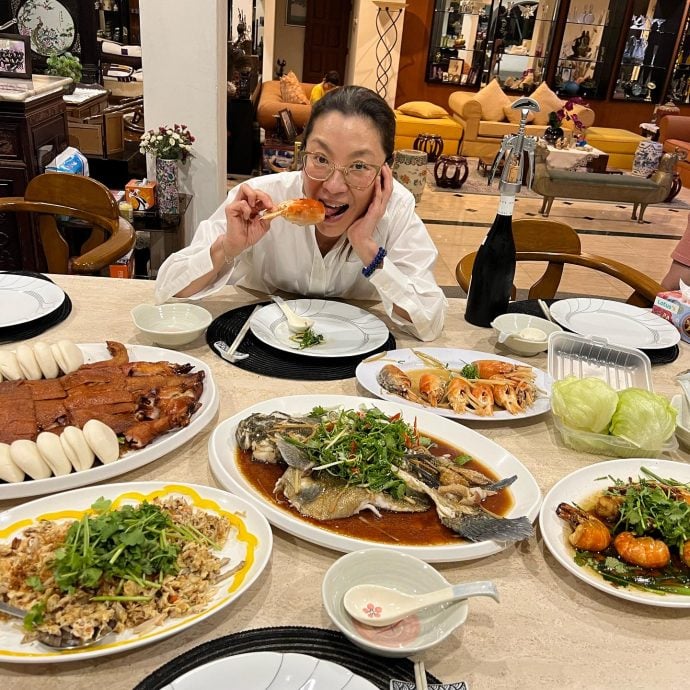 杨紫琼悄回马分享新婚喜悦 幸福被妈妈喂养美食