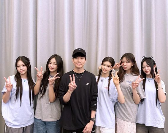 林俊杰同框NewJeans  网暴动：贴那么近干什么