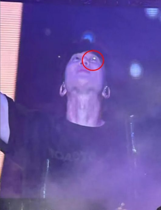 林俊杰开唱遭雷射笔攻击 黑粉撂话“照瞎他”