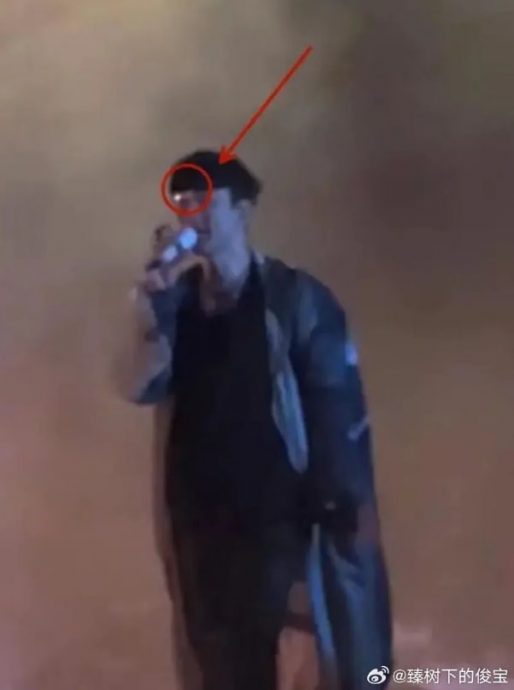 林俊杰开唱遭雷射笔攻击 黑粉撂话“照瞎他”