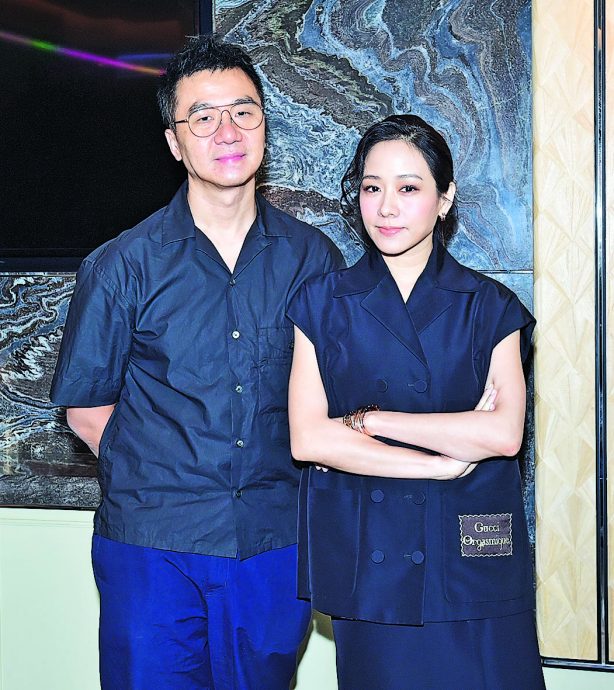 林嘉欣离婚后首现身 笑容满面称心情OK