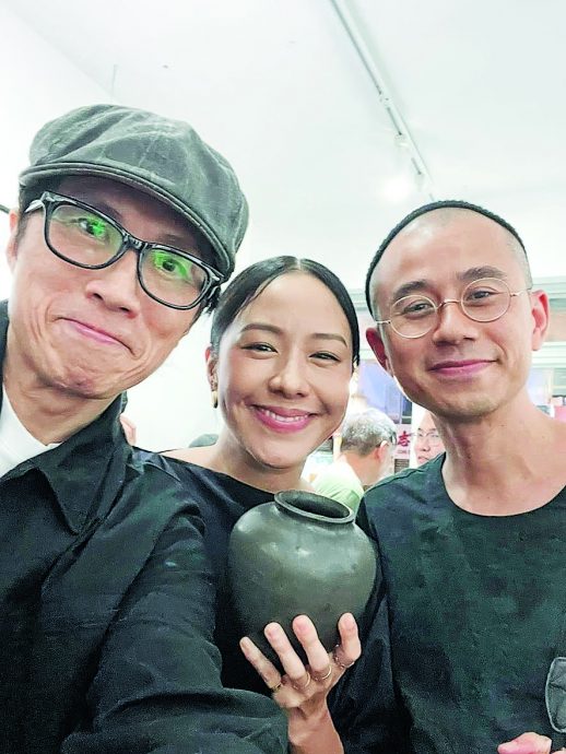 林嘉欣离婚后首现身 笑容满面称心情OK