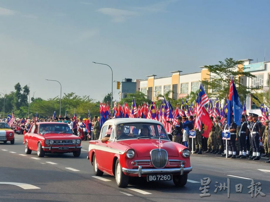 柔： 柔国庆首移师新邦令金举行  118支游行队引逾万人围观