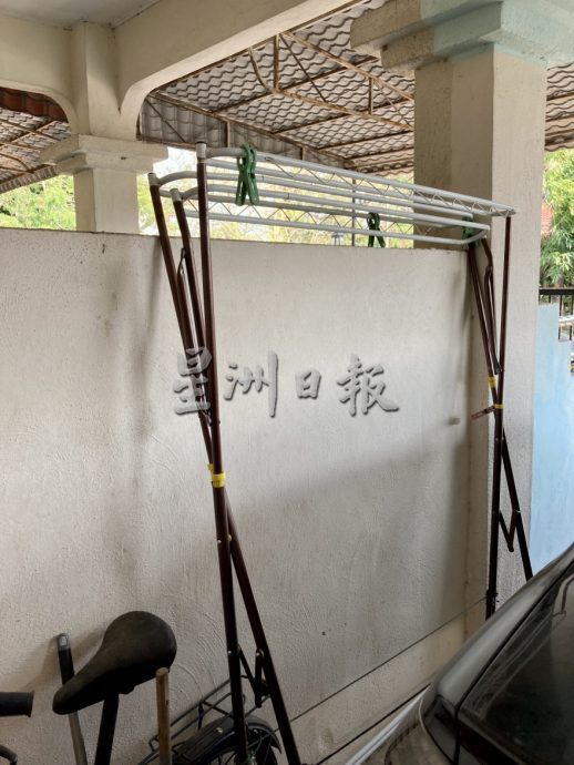 柔: 犀鸟图信箱筑巢扰民 事主担心攻击小孩