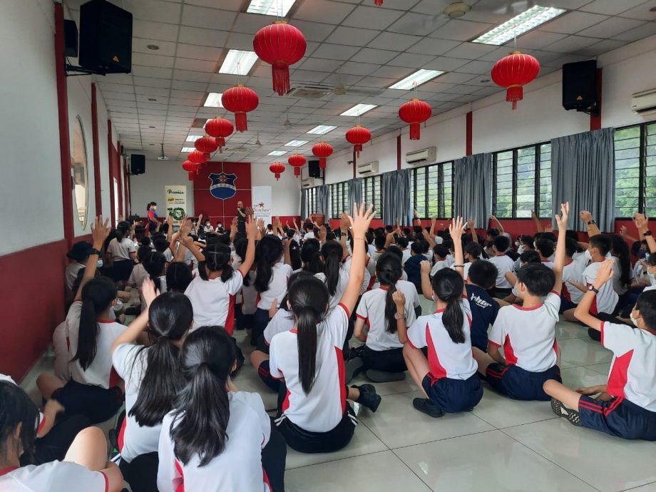 柔:头条之一:本报活动:有奖填字游戏,与麻坡3华小学生互动