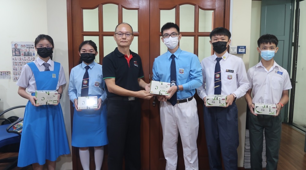 柔:封底头条:本报活动:《星洲日报》中学生时事问答比赛(全国)105强 柔州32位学生进入全国赛