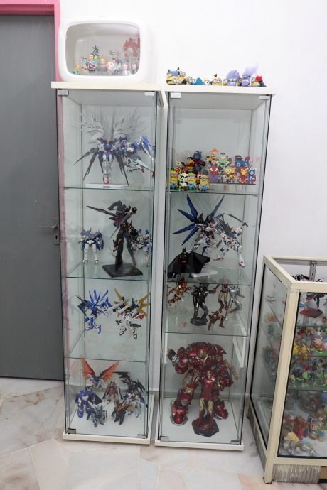 柔：封底：今日面谱：青年画家萧俊铭自小收藏模型玩具