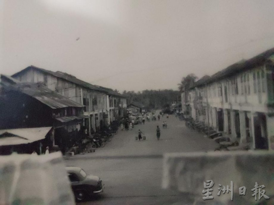 柔:封底:这些人那些事(8月7日刊):巴罗人的集体记忆——龙头凤尾水井
