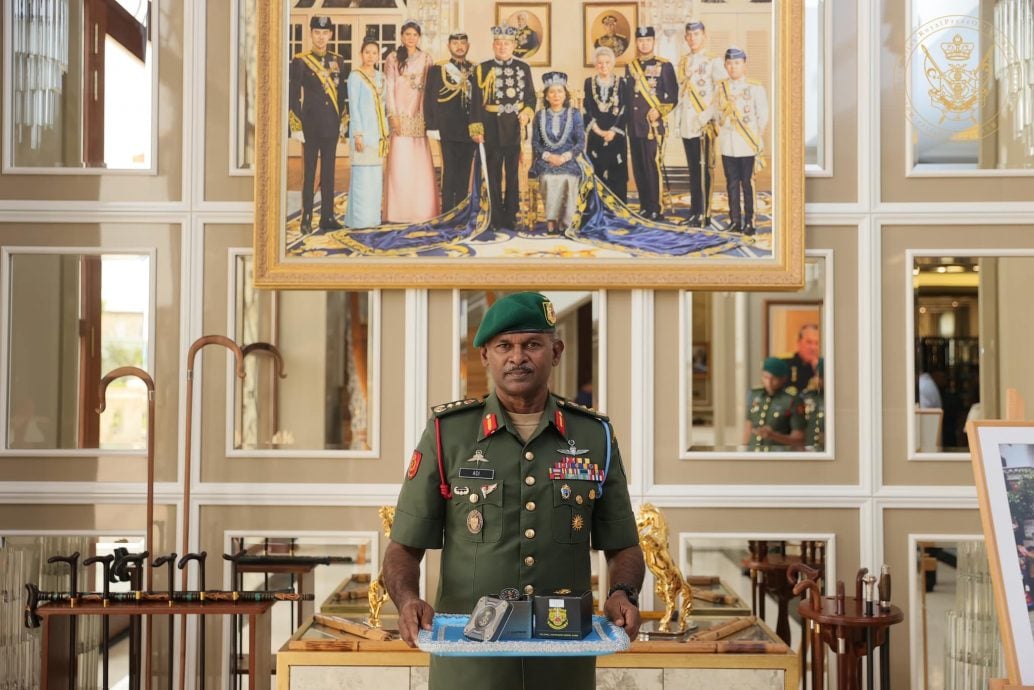 柔:新闻:柔苏丹赐2950特制表,给陆军特种部队