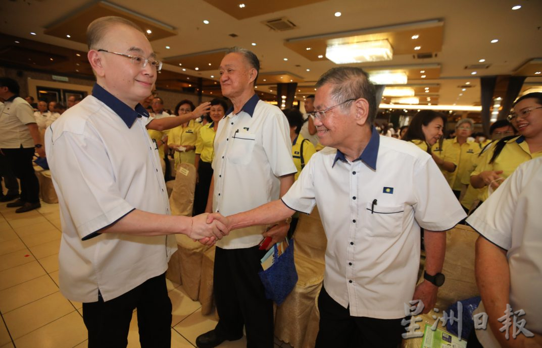 柔:新闻:盛传柔佛州政府行政团队将会重组,魏家祥:未听闻此事