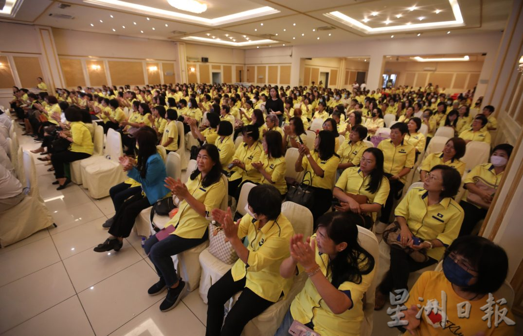 柔:新闻:盛传柔佛州政府行政团队将会重组,魏家祥:未听闻此事