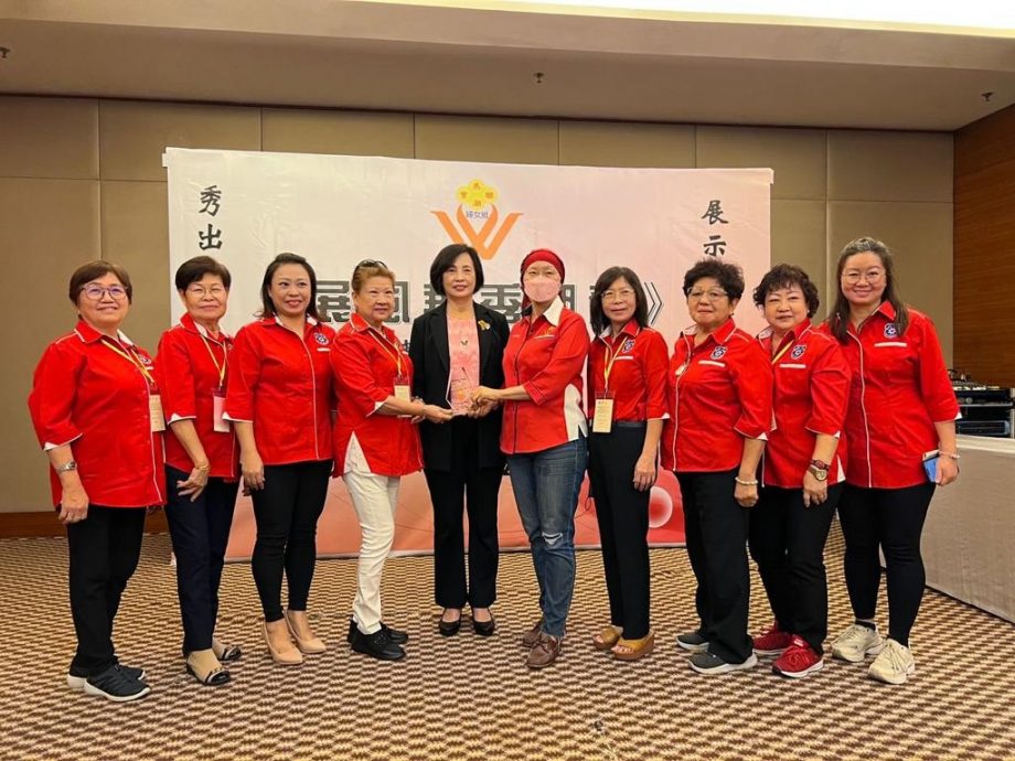 柔:版二:柔佛潮州八邑会馆明年办潮人盛会。