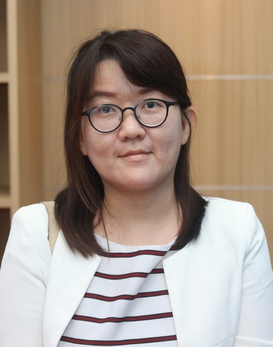 柔:版头之一:韩国人穿马来传统服装说马来语,马来人穿韩服说韩国话,什么情况?