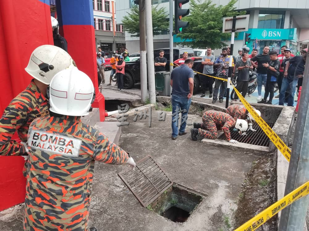 柔:附近员工闻臭四处搜寻 闹市沟渠发现尸体
