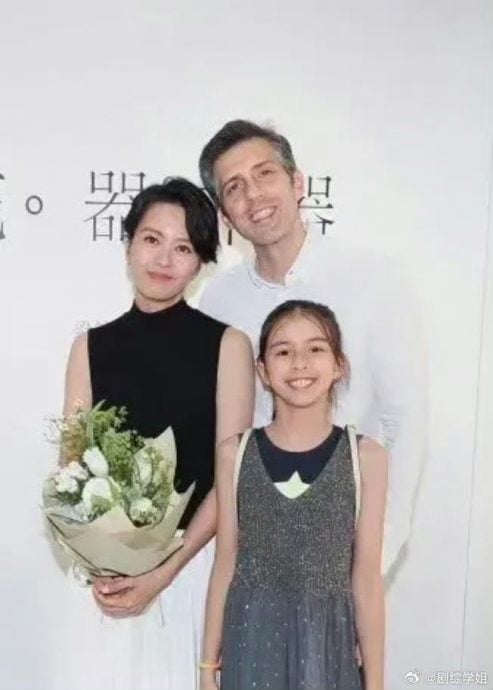 梁咏琪8岁女儿神基因  全网歪楼：妈妈像外人