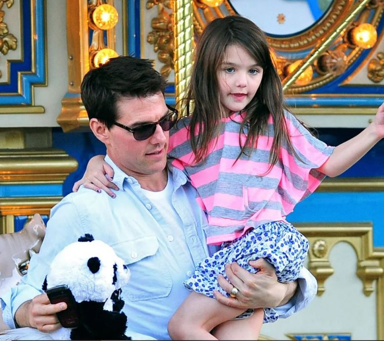 汤告鲁斯女儿长大了 17岁苏莉超过10年没见爸