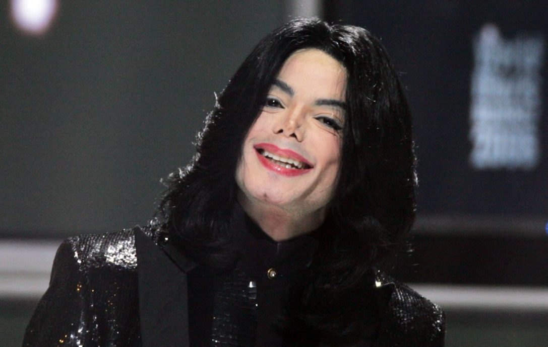 没留言祝贺亡父生日 麦可女儿曝被粉丝恐吓