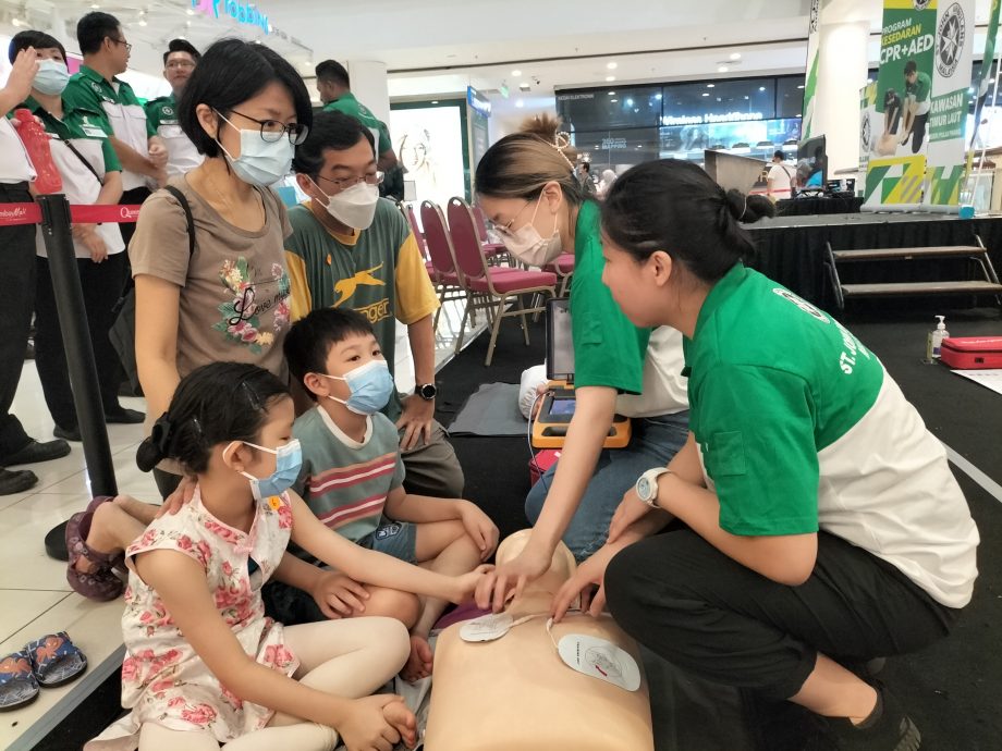 法米再诺:花3千可救命 槟应鼓励安装更多AED