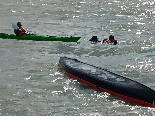 浮罗交怡划皮游到沙敦 30大马运动员翻船