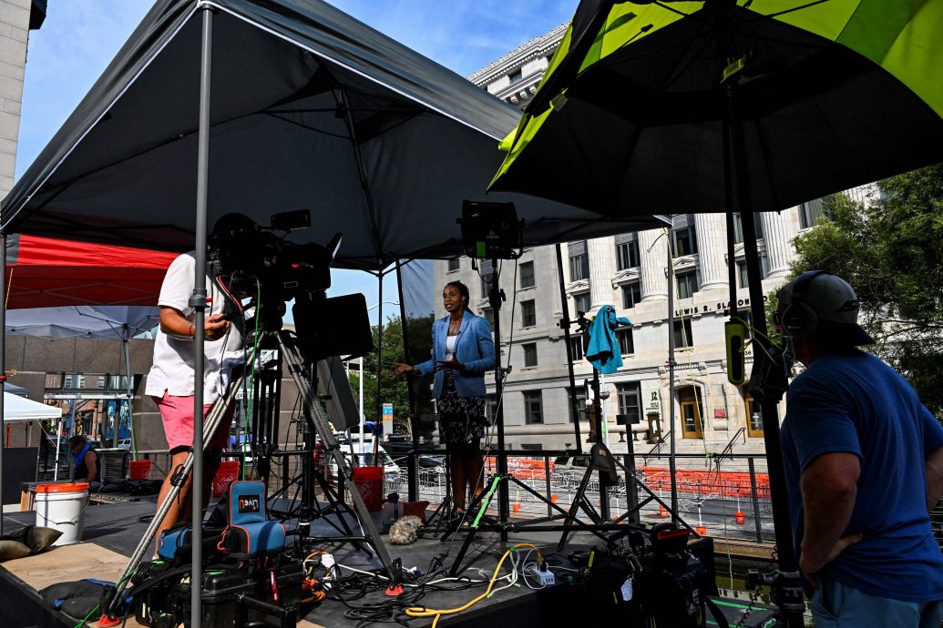 涉嫌推翻佐治亚州选举结果 特朗普律师等两名被告自首