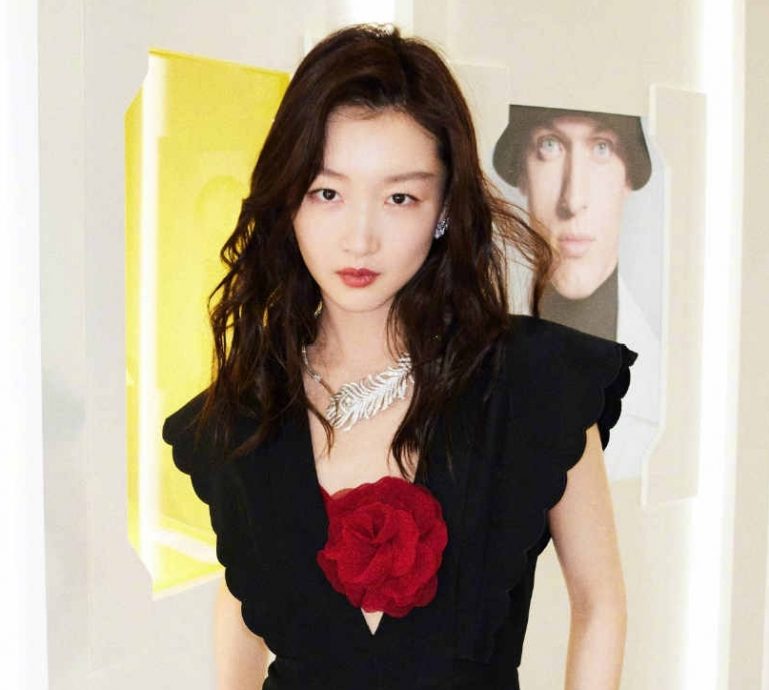 湿身肉搏刘昊然  周冬雨赤裸出浴背任摸　