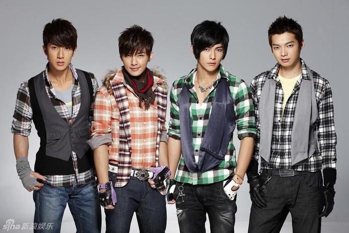 演唱会许可证曝露秘密  粉丝惊讶周兴哲是艺名