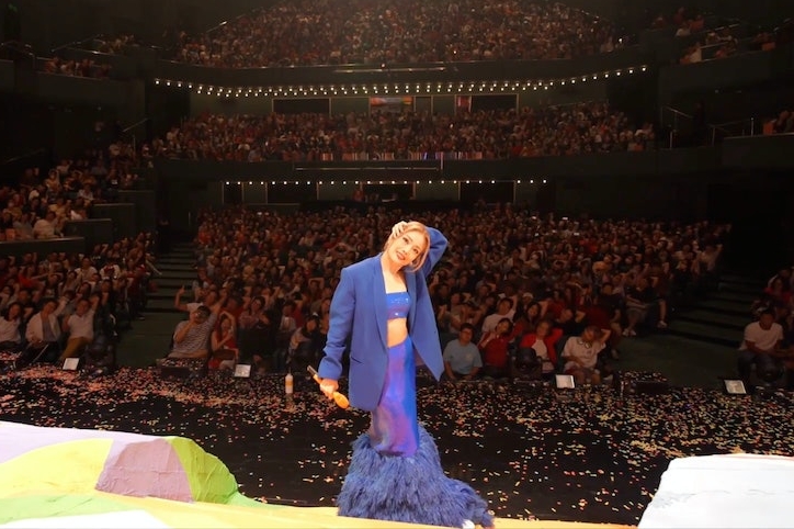 演唱会重现温拿扭颈甫士　容祖儿称见证观众颈椎健康