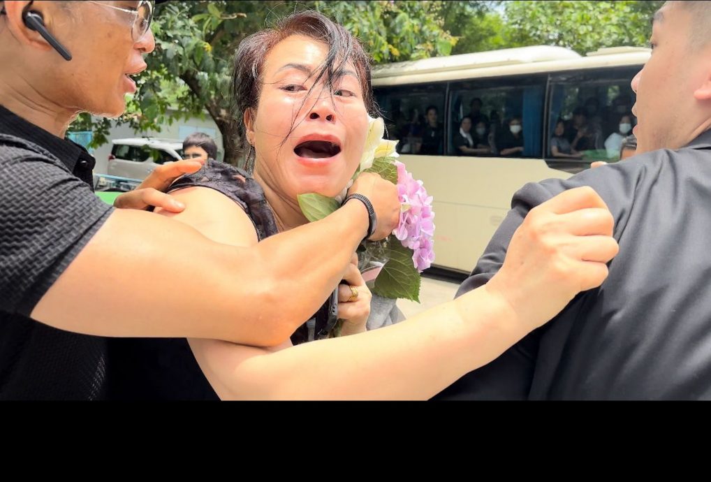 火葬场痛骂李玟老公“一战成名” 歌迷泄愤:还想抓他脸