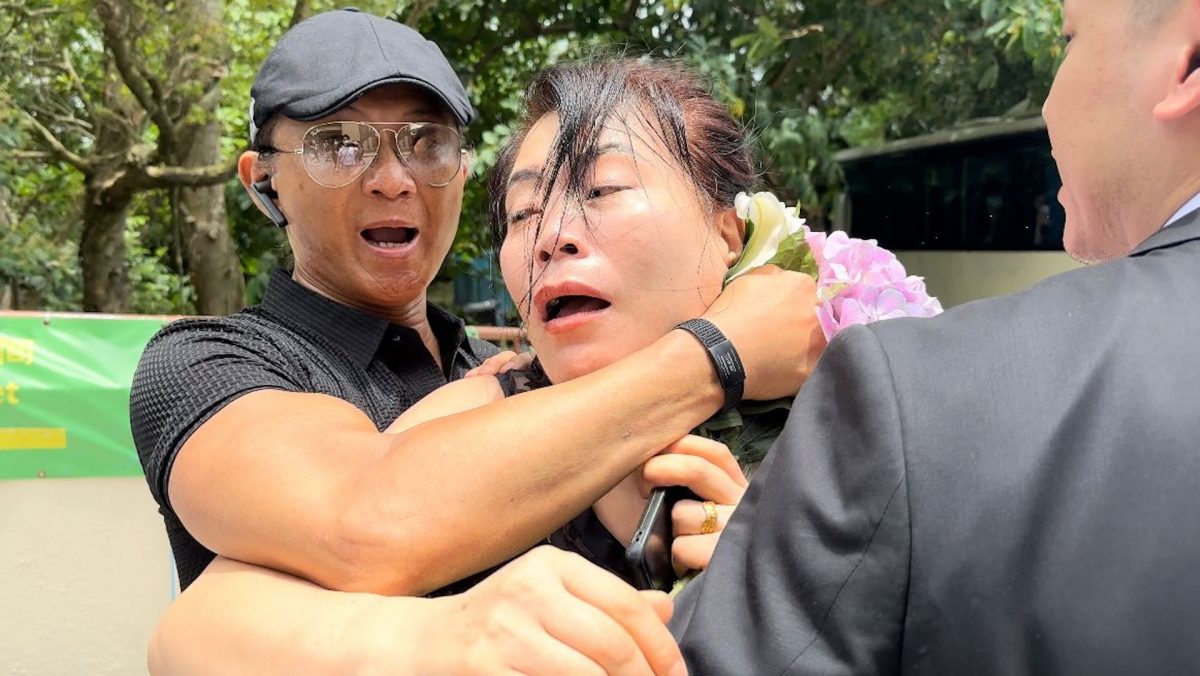 火葬场痛骂李玟老公“一战成名” 歌迷泄愤:还想抓他脸