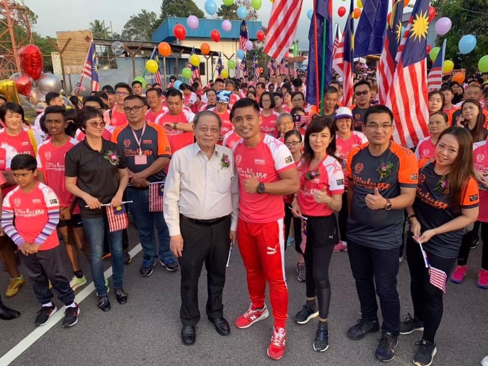 独家|“不一样”校园演讲视频爆红 伍长:我们是一样的!