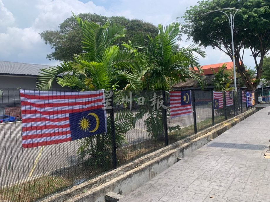 独家|MBSJ羽球场倒挂国旗 市议员:Alamak!