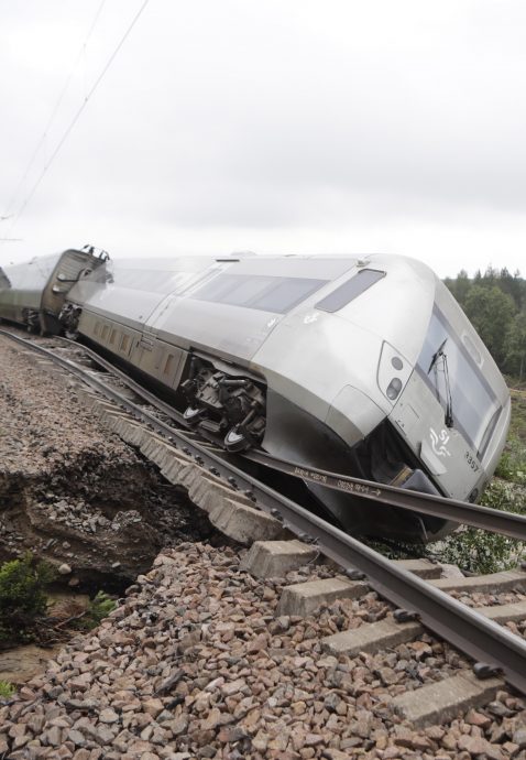 瑞典挪威遭逢强降雨 火车脱轨道路被淹