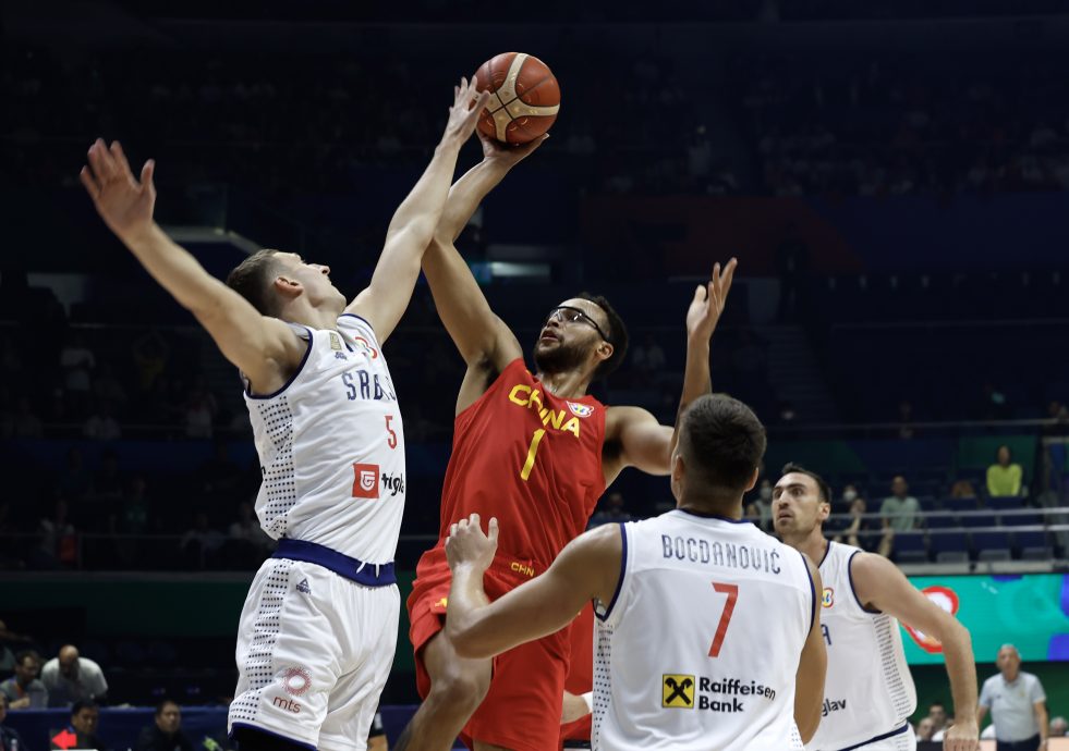 男篮世界杯|归化球员李凯尔9投0中 中国惨败塞尔维亚42分