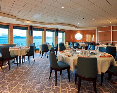 疫后首条国际邮轮航线恢复 “蓝梦之星”上海启航