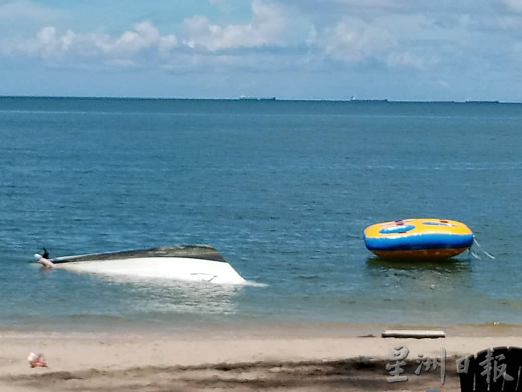 直落峇迪快艇翻覆 两游客遇溺 一人不省人事